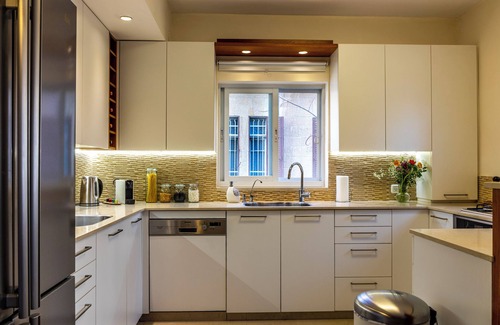 Emek Refaim Apartment | Luxury Home in the German Colony