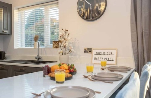 Trafford House | Luxury Home | Manchester - Hale Barns | Sleeps 10