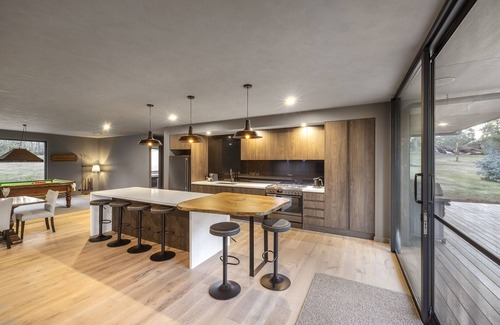 Woodend House | Luxury home set on 20 acres of secluded bushland.