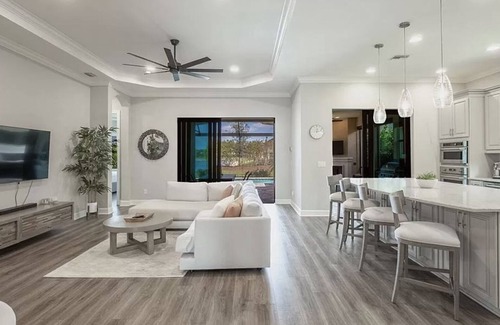 Naples House | Luxury Home with private pool, water view. WITH GOLF!