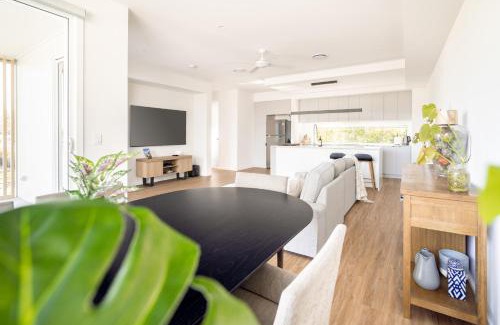 Gold Coast Apartment | Luxury Hope Island Retreat