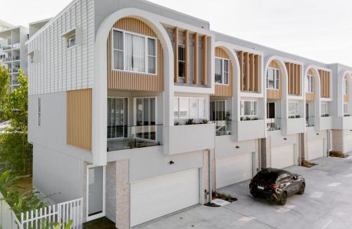 Gold Coast Apartment | Luxury Hope Island Retreat