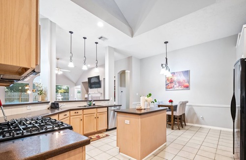 Spring House | Luxury HOUSE 4 BEDROOM & 3 Bath