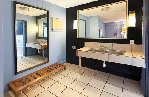 Albany Hotel | Luxury Inn by OYO Albany