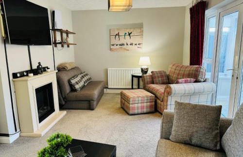 Hereford House | Luxury Jacuzzi Fast WIFI PS5 Gym Parking 2 spaces