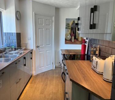 Hereford House | Luxury Jacuzzi Fast WIFI PS5 Gym Parking 2 spaces