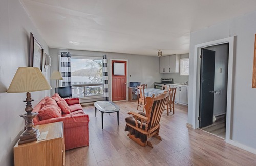 Frontenac Cottage | Luxury Lakefront Loft with Stunning Views