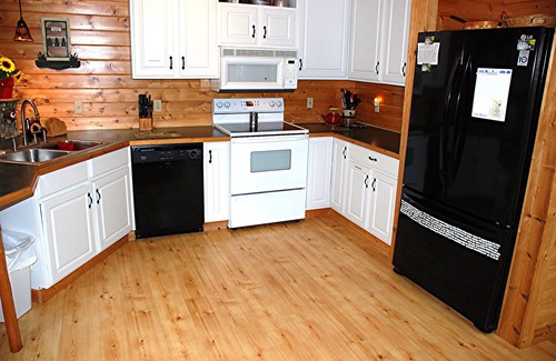Akeley Cabin | Luxury lakeside cabin: massage, reflexology, lakeside sauna. Wheelchair access.