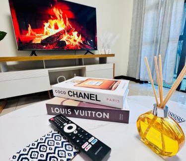 Greater Johannesburg Metropolitan Area Apartment | Luxury Lakeview Stay With Workspace