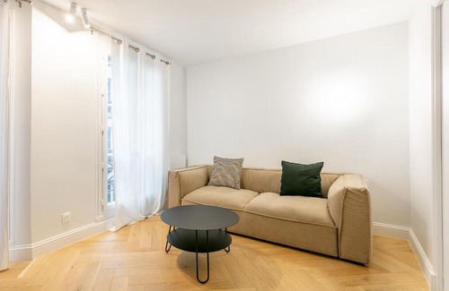 Les Halles Apartment | Luxury Living in Louvre