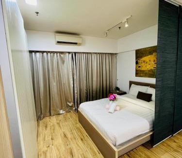 Medan Tuanku Apartment | Luxury Mercu Summer Suites KLCC By JT