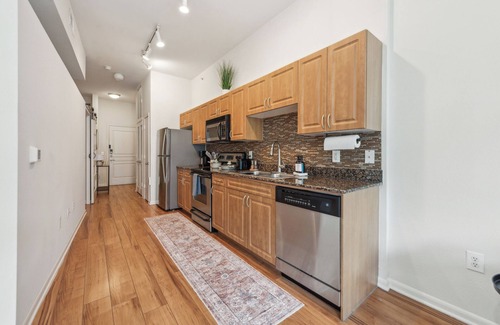 North Burnet Apartment | Luxury Oasis in Austin's Domain: Prime Shopping and Dining at Your Doorstep!