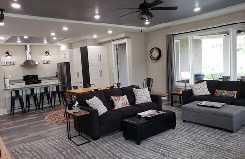 Mayhew House | Luxury on the Lake - Large Private Walkout Basement Apt/Suite