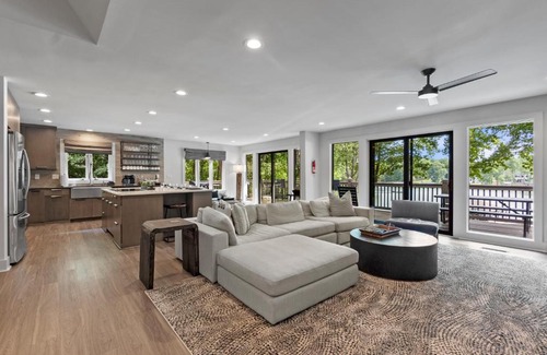 Mayhew House | Luxury On Woodstream