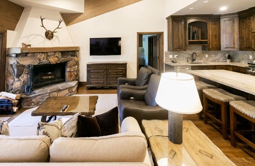 Deer Valley Apartment | Luxury One Bedroom with Mountain View apartment hotel