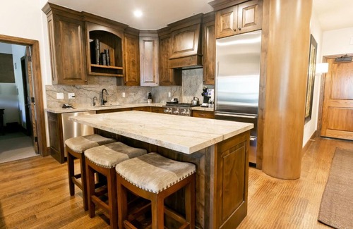 Deer Valley Apartment | Luxury One Bedroom with Mountain View apartment hotel