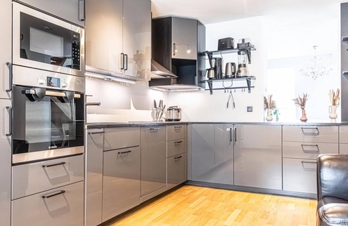 Schottenfeld Apartment | Luxury Penthouse Panorama: Your Vienna Retreat