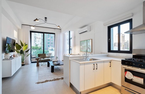 Lope De Vega Condo | Luxury-Pool-Gym-View-Piantini-CityCenter-YellowKey