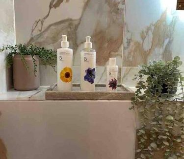 Barrow upon Trent House | Luxury private FARM BARN, Airport, NEC