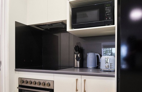 East Perth Apartment | Luxury Retreat | Central, walk to Optus Stadium
