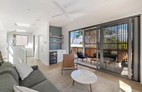 Noosa Heads Villa | Luxury Retreat New Villa 17, Hastings St
