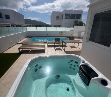 Playa Blanca Villa | LUXURY RUBICON Jacuzzi y Piscina