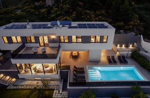 Omis Villa | Luxury, seafront Villa IVAN with heated pool only 100m from beach