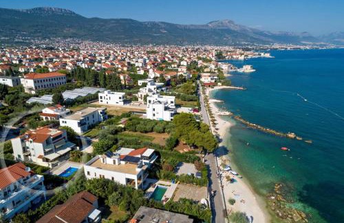 Kastel Stafilic House | Luxury Semi-Detached House with a Pool near the Sea