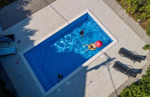 Kastel Stafilic House | Luxury Semi-Detached House with a Pool near the Sea