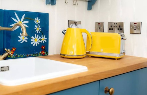 Doolin Cabin | Luxury Shepherds Hut & Hot tub