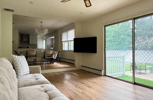 Pompton Lakes House | Luxury Single-Family Home – 3BR/2BA with Spacious Yard and Ample Parking