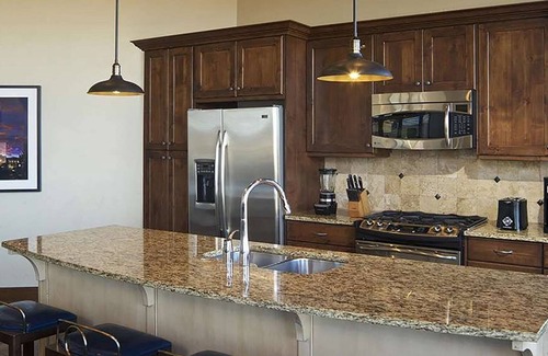 The Timbers Resort | LUXURY SKI-IN/OUT SUNRISE LODGE RETREAT+AMENITIES, 3BR