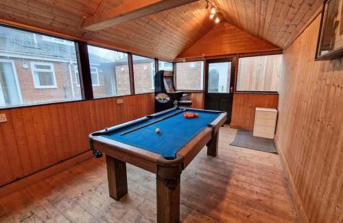 Kirkby House | Luxury Sleeps 11 Kirkby Home by City SuperHost
