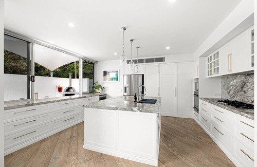 Alexandra Headland House | Luxury Spacious Alex Beach Home walk to Beautiful Alex Beach