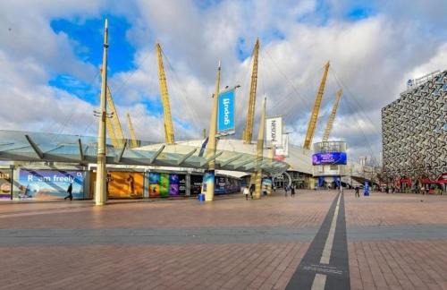 Peninsula Apartment | Luxury stay near O2 and canary wharf