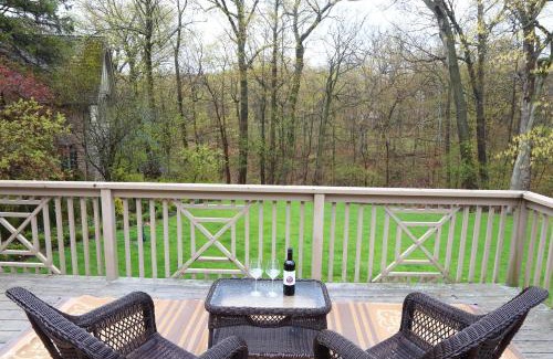 Highland Park House | Luxury Suite at Private Beach North Shore Residence