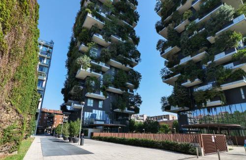 Isola Apartment | Luxury Suite in Bosco Verticale Milano Isola