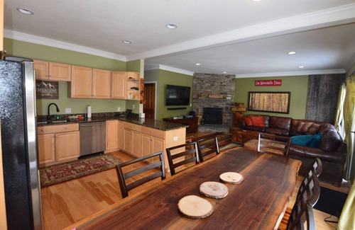 Lincoln House | Luxury Townhouse at Loon Mountain - 4 bed/3.5 bath with all amenities sleeps 10+