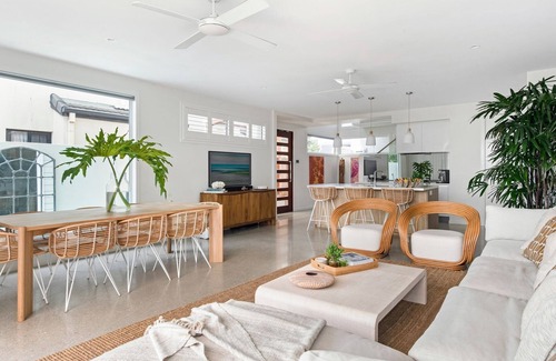 Mermaid Beach House | Luxury Tri-Level Duplex in Mermaid Beach - CoastHM