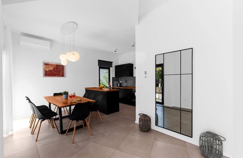 Vabriga Villa | Luxury Villa Abstracta with Pool