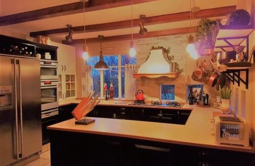 Hafnarfjordur Villa | Luxury Villa, hot & cold tub for 8 person