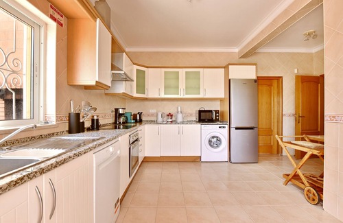 Alvor Villa | Luxury Villa, private swimming pool only 300 meters to the center of town