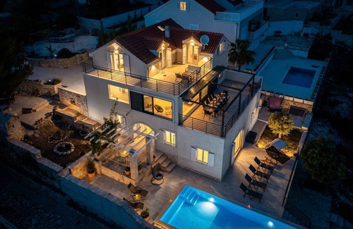 Milna (Brac) Villa | Luxury villa Sea Horizon with an outdoor pool, WIFI, BBQ grill, parking, by the sea