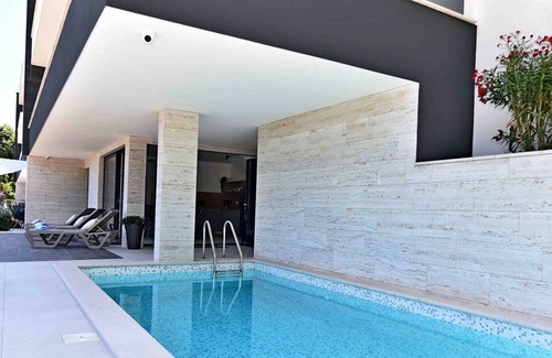 Icici House | Luxury villa White Rhapsody 1 with heated pool and private parking in Istria