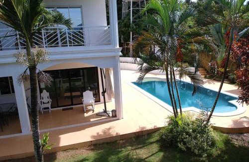 San Pedro Villa | Luxury Villa with Pool in Tropical Garden