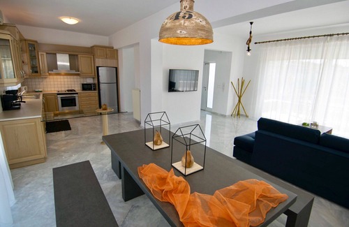 Apokoronas Villa | Luxury villa with private eco-pool and garden, jacuzzi, big terraces and gym.