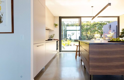 Red Hill House | Luxury Villas Allambee at Red Hill (Farm Stay)