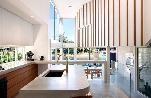 Palm Beach House | Luxury Villas The Marlin (Walk to Beach)