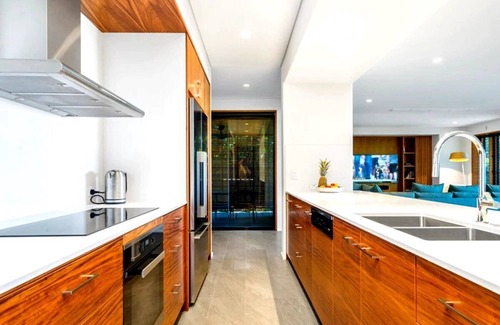 Flametree House | Luxury Villas Turquoise (Heated Pool)