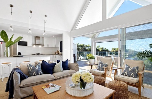 Central Coast House | Luxury Villas Yarram (Walk to the beach)